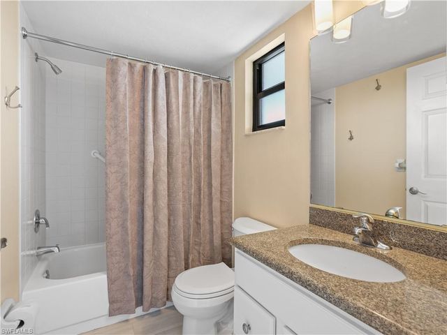 600 Neapolitan WAY 127, Naples, FL 34103