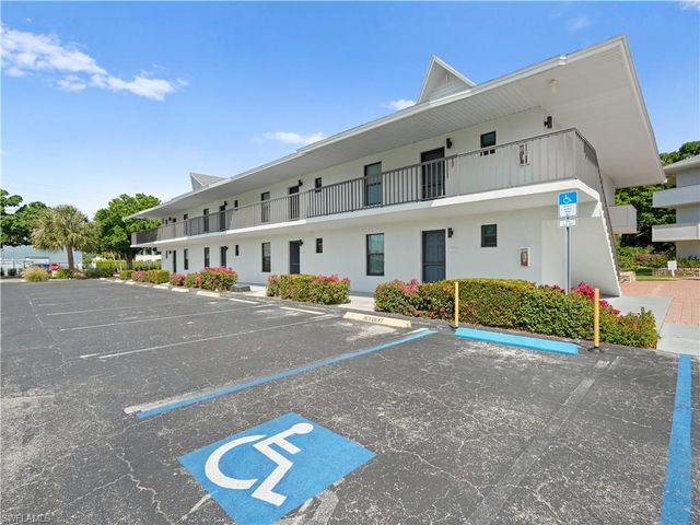 600 Neapolitan WAY 127, Naples, FL 34103