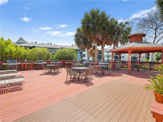 600 Neapolitan WAY 127, Naples, FL 34103