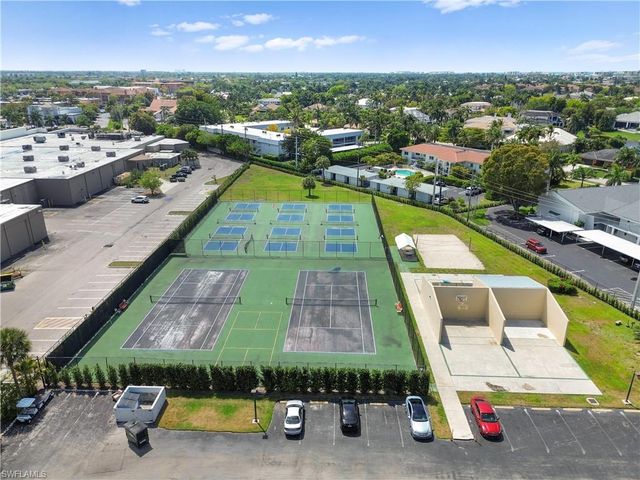 600 Neapolitan WAY 127, Naples, FL 34103