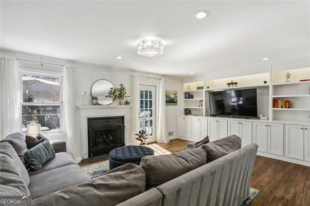 18 Sycamore Station, Decatur, GA 30030