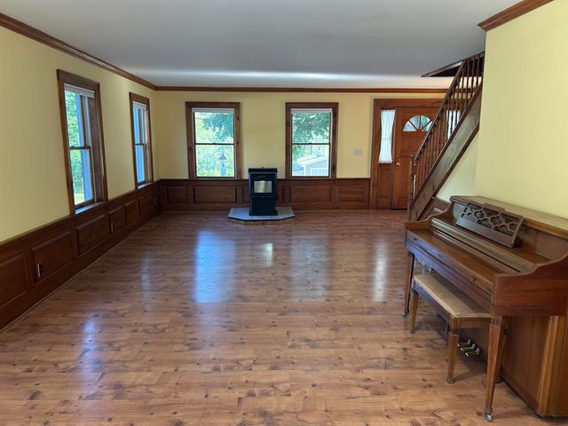 29 River Road, New Ipswich, NH 03071