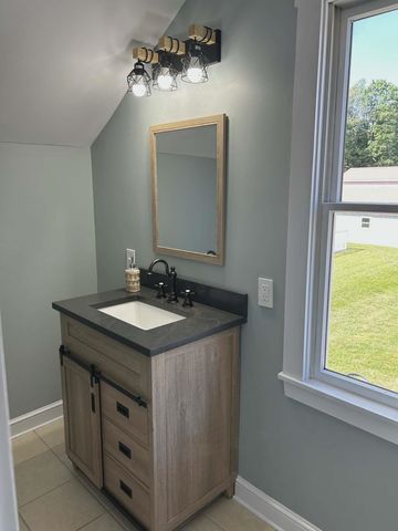 29 River Road, New Ipswich, NH 03071