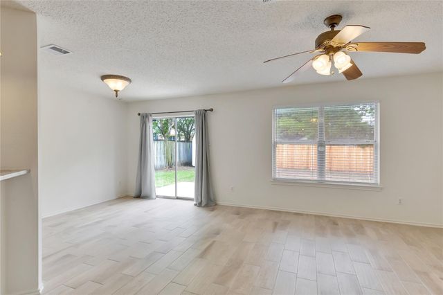 2009 Barnett DR, Cedar Park, TX 78613