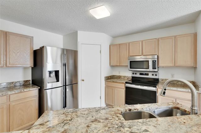 2009 Barnett DR, Cedar Park, TX 78613