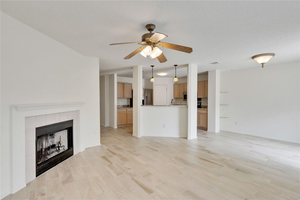 2009 Barnett DR, Cedar Park, TX 78613