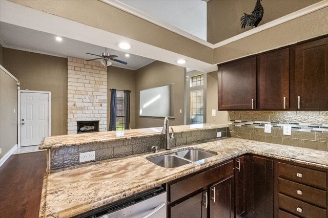 602 Aviary Drive, Desoto, TX 75115