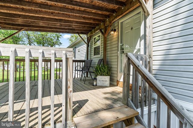 1217 NESTLE QUARRY RD, Falling Waters, WV 25419