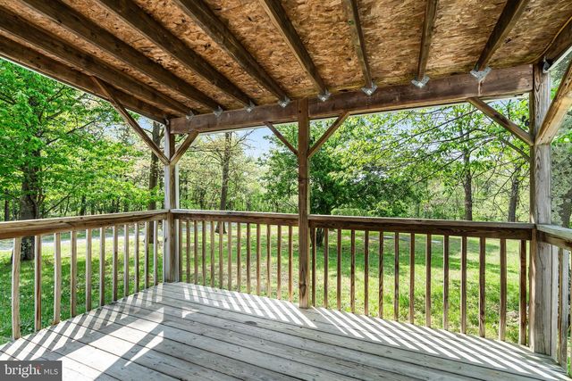 1217 NESTLE QUARRY RD, Falling Waters, WV 25419