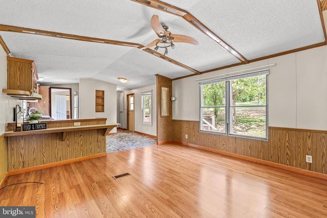 1217 NESTLE QUARRY RD, Falling Waters, WV 25419
