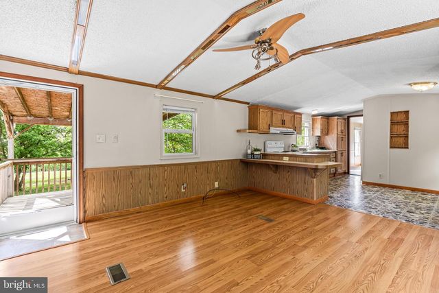 1217 NESTLE QUARRY RD, Falling Waters, WV 25419
