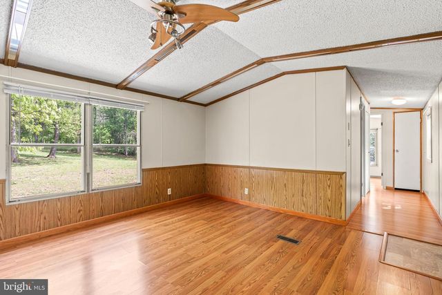 1217 NESTLE QUARRY RD, Falling Waters, WV 25419