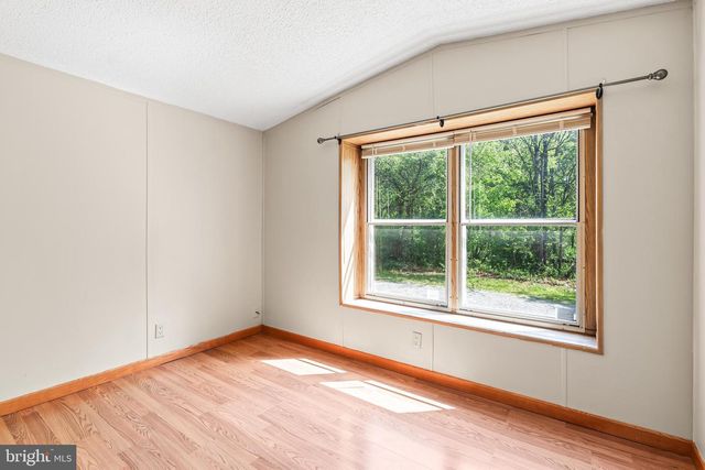 1217 NESTLE QUARRY RD, Falling Waters, WV 25419
