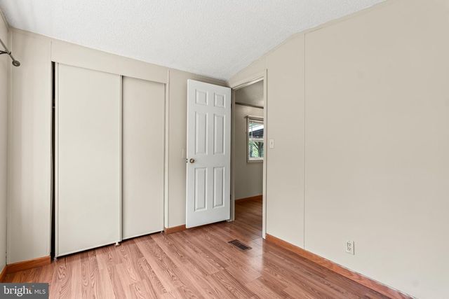 1217 NESTLE QUARRY RD, Falling Waters, WV 25419