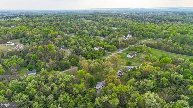 1217 NESTLE QUARRY RD, Falling Waters, WV 25419
