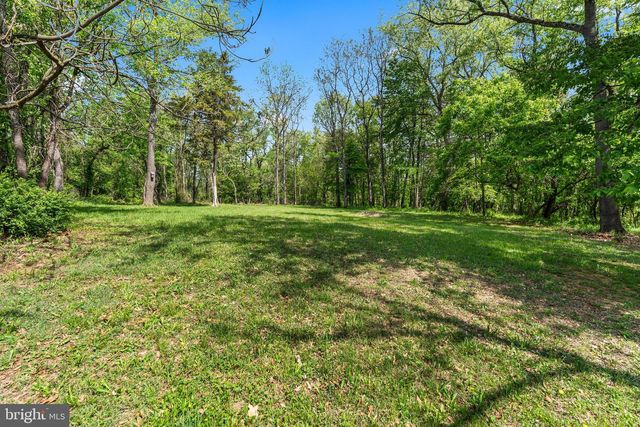 1217 NESTLE QUARRY RD, Falling Waters, WV 25419