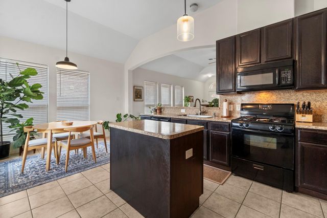 12102 Green Willow Falls Drive, Tomball, TX 77375