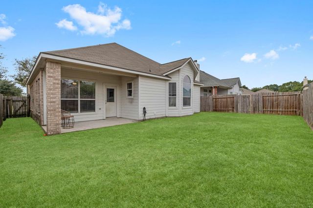 12102 Green Willow Falls Drive, Tomball, TX 77375