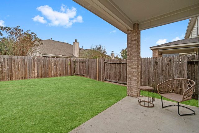 12102 Green Willow Falls Drive, Tomball, TX 77375