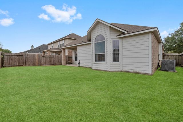 12102 Green Willow Falls Drive, Tomball, TX 77375