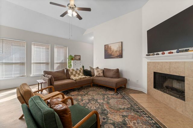 12102 Green Willow Falls Drive, Tomball, TX 77375