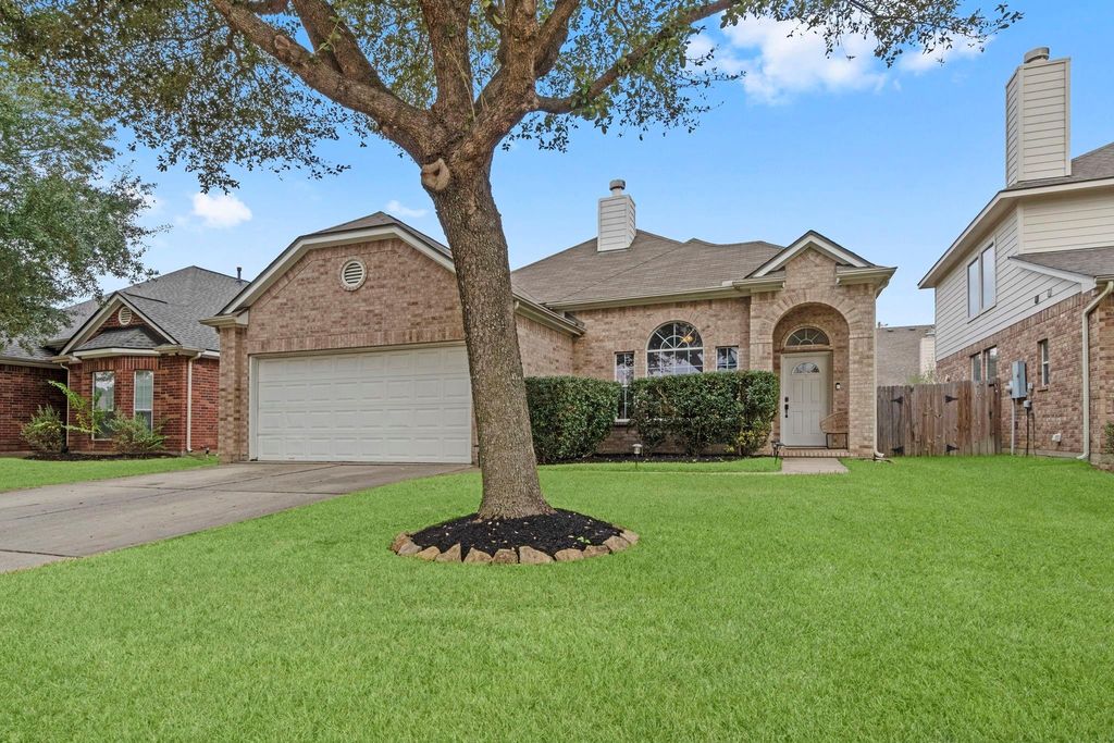 12102 Green Willow Falls Drive, Tomball, TX 77375