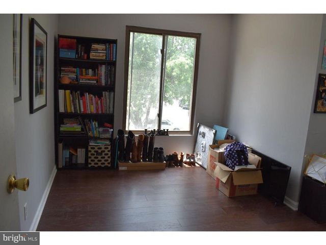 33 BUTTONWOOD RD, Voorhees, NJ 08043