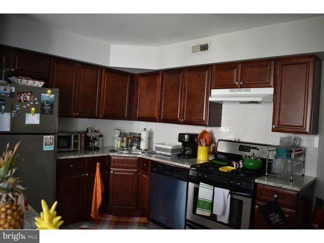 33 BUTTONWOOD RD, Voorhees, NJ 08043