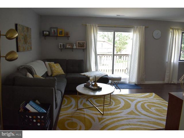 33 BUTTONWOOD RD, Voorhees, NJ 08043