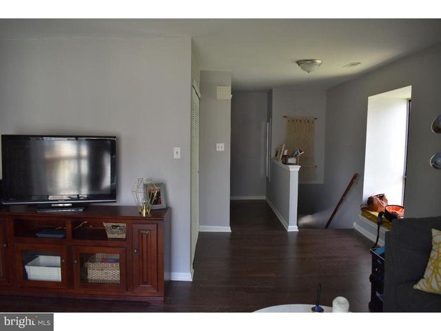 33 BUTTONWOOD RD, Voorhees, NJ 08043