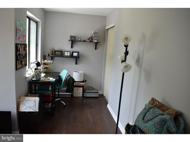 33 BUTTONWOOD RD, Voorhees, NJ 08043