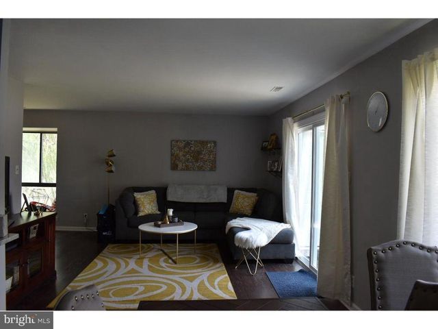 33 BUTTONWOOD RD, Voorhees, NJ 08043