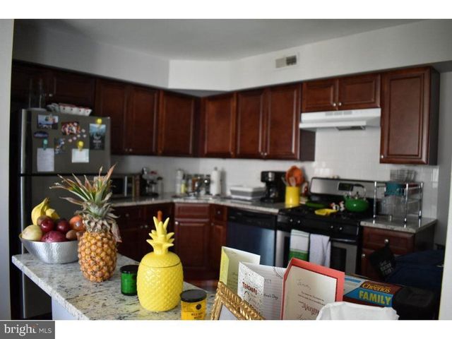 33 BUTTONWOOD RD, Voorhees, NJ 08043