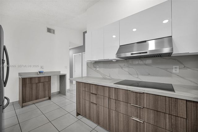 451 E 37th St, Hialeah, FL 33013