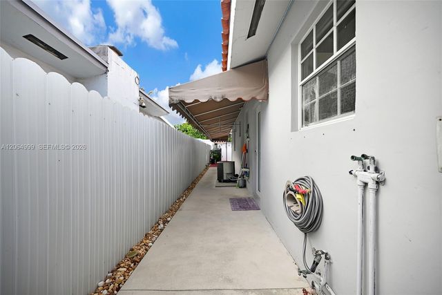 451 E 37th St, Hialeah, FL 33013