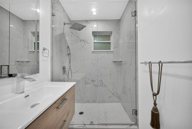 451 E 37th St, Hialeah, FL 33013