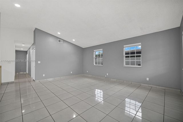 451 E 37th St, Hialeah, FL 33013