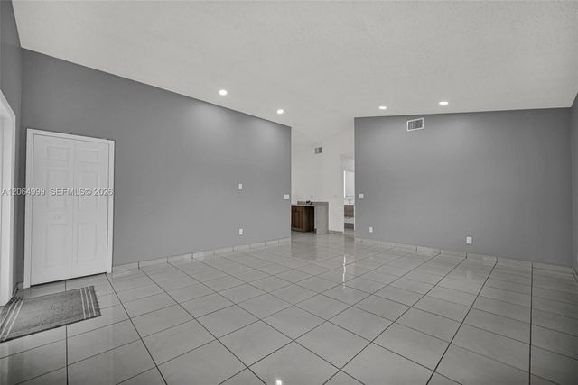 451 E 37th St, Hialeah, FL 33013