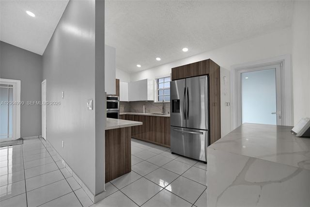 451 E 37th St, Hialeah, FL 33013
