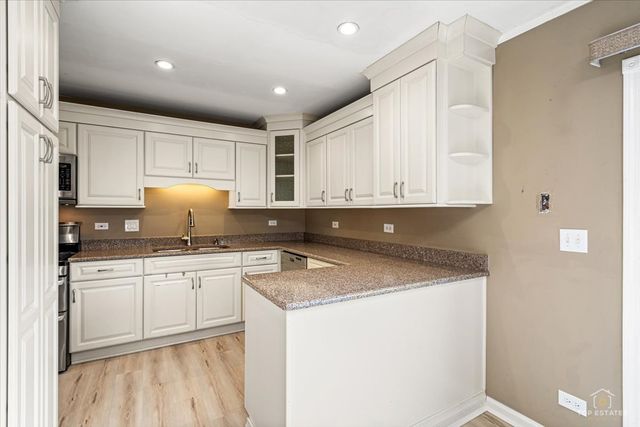 608 N White Lane, Hainesville, IL 60030
