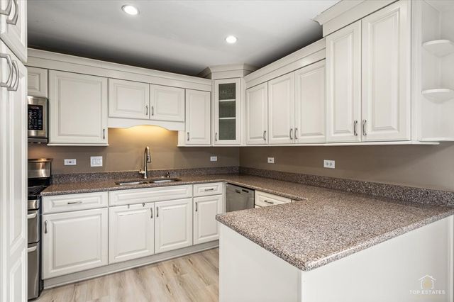 608 N White Lane, Hainesville, IL 60030
