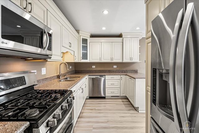 608 N White Lane, Hainesville, IL 60030