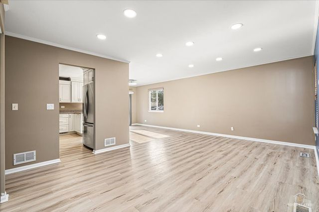 608 N White Lane, Hainesville, IL 60030
