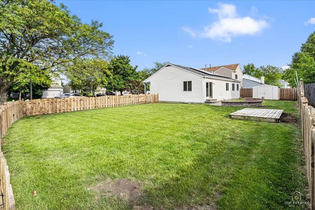 608 N White Lane, Hainesville, IL 60030