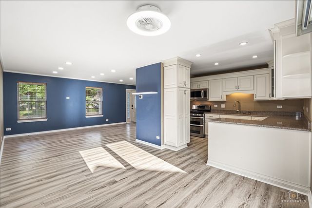 608 N White Lane, Hainesville, IL 60030