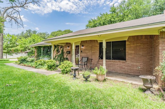 202 Mathis Street, Seagoville, TX 75159
