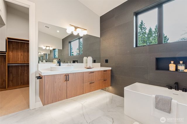 2423 129th Avenue SE, Bellevue, WA 98005