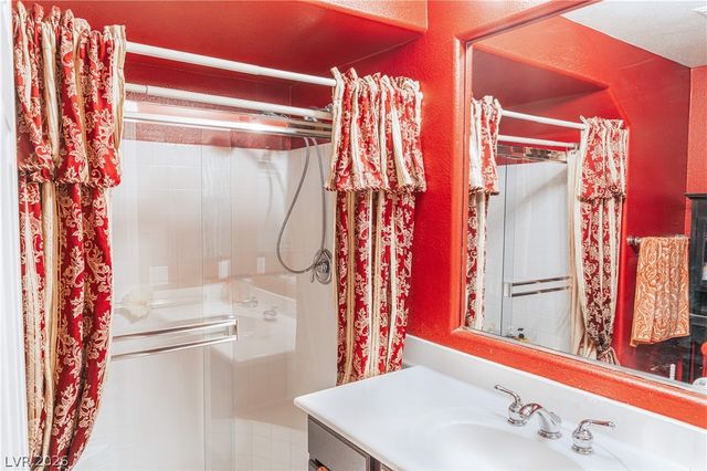 8867 Bonneville Peak Court, Las Vegas, NV 89148