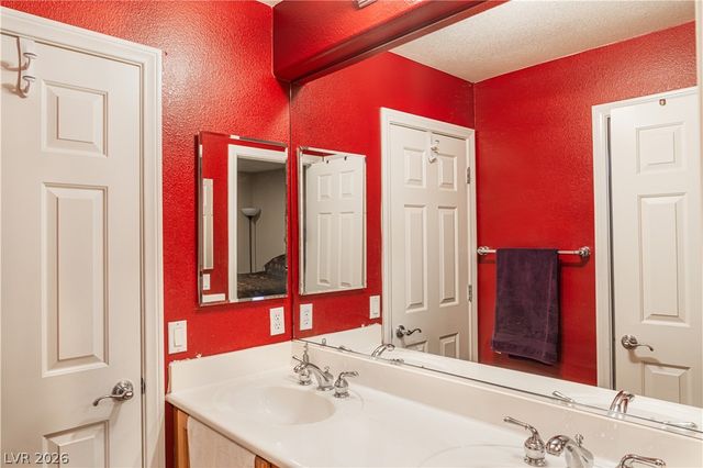 8867 Bonneville Peak Court, Las Vegas, NV 89148