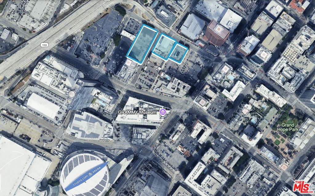 Image 1 of property listing at 916 Francisco St, Los Angeles, CA 90015